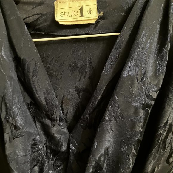 Style 1 size 6 dark blue blouse - Picture 2 of 5